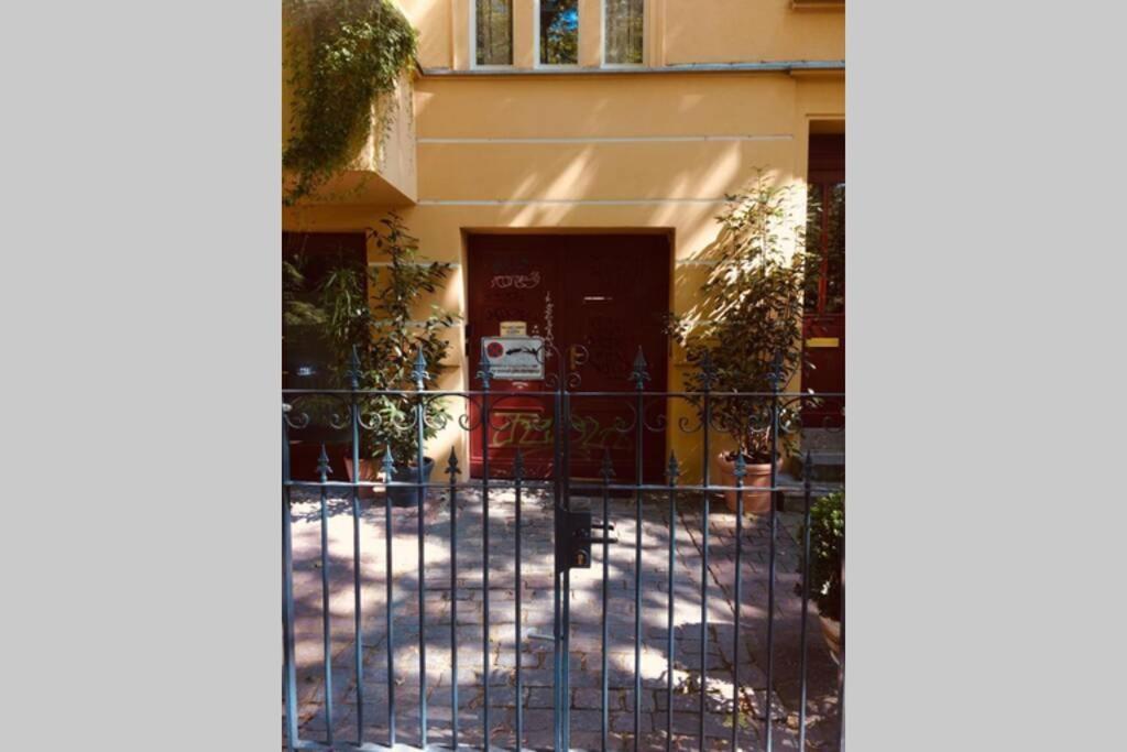 Appartamento Beautiful Backyard Remise Berlino
